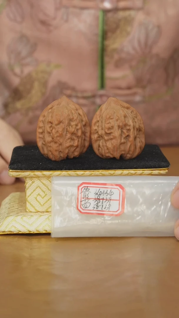 把件文玩核桃赤龙鸡心