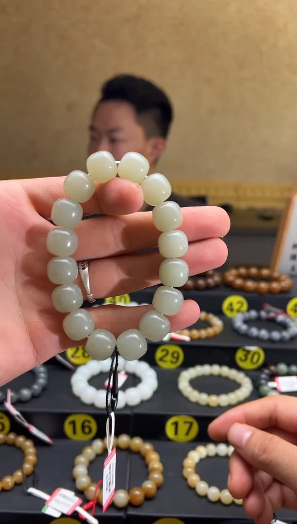 手串未镶嵌和田玉且末料青白玉老型珠手串卡13*14