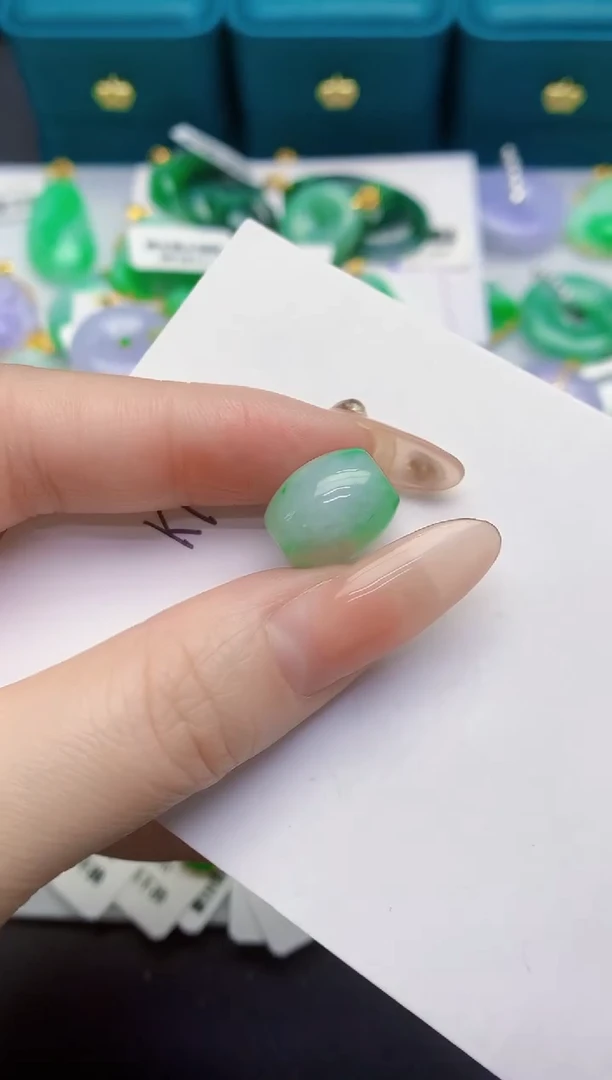 颈饰未镶嵌翡翠缅甸天然翡翠A货