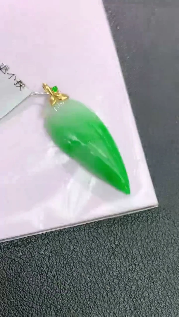 颈饰18K金镶嵌翡翠赠礼盒证书 丁丁
