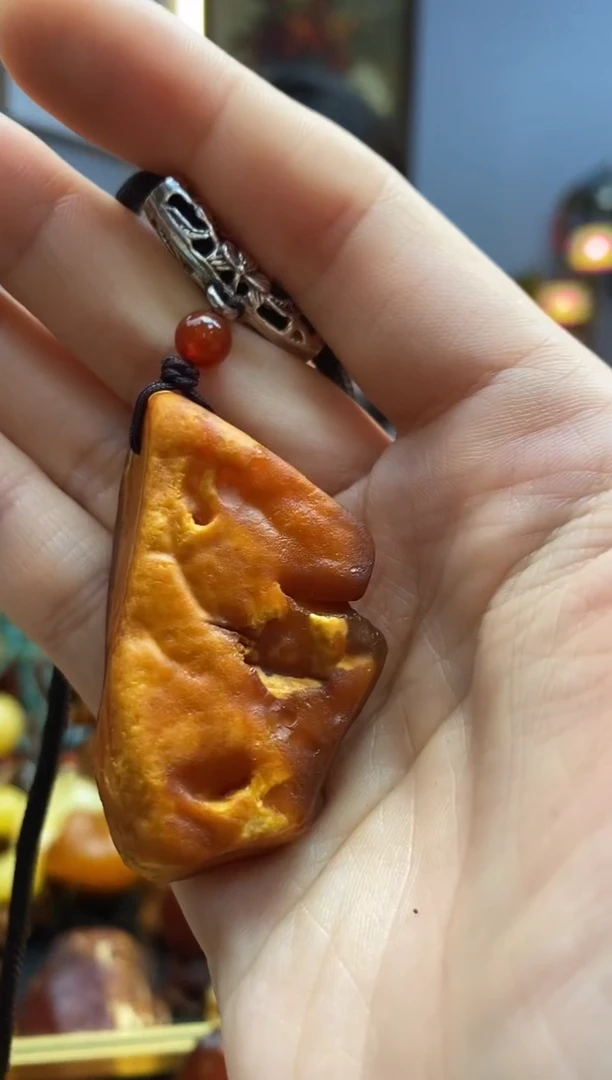 未镶嵌颈饰琥珀吊坠