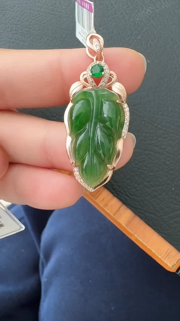 颈饰银S925镶嵌和田玉荣倩