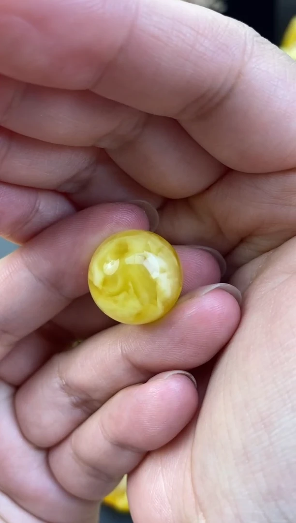 未镶嵌琥珀裸石月.1