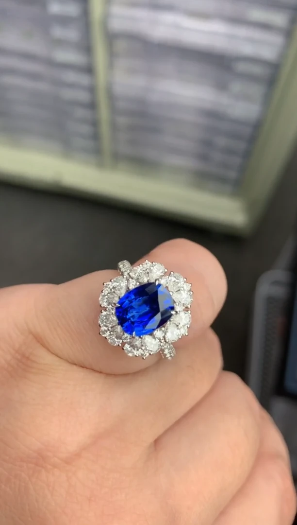 【闪购商品】蓝宝石戒指18K金镶嵌2.7CT 蓝宝石戒指