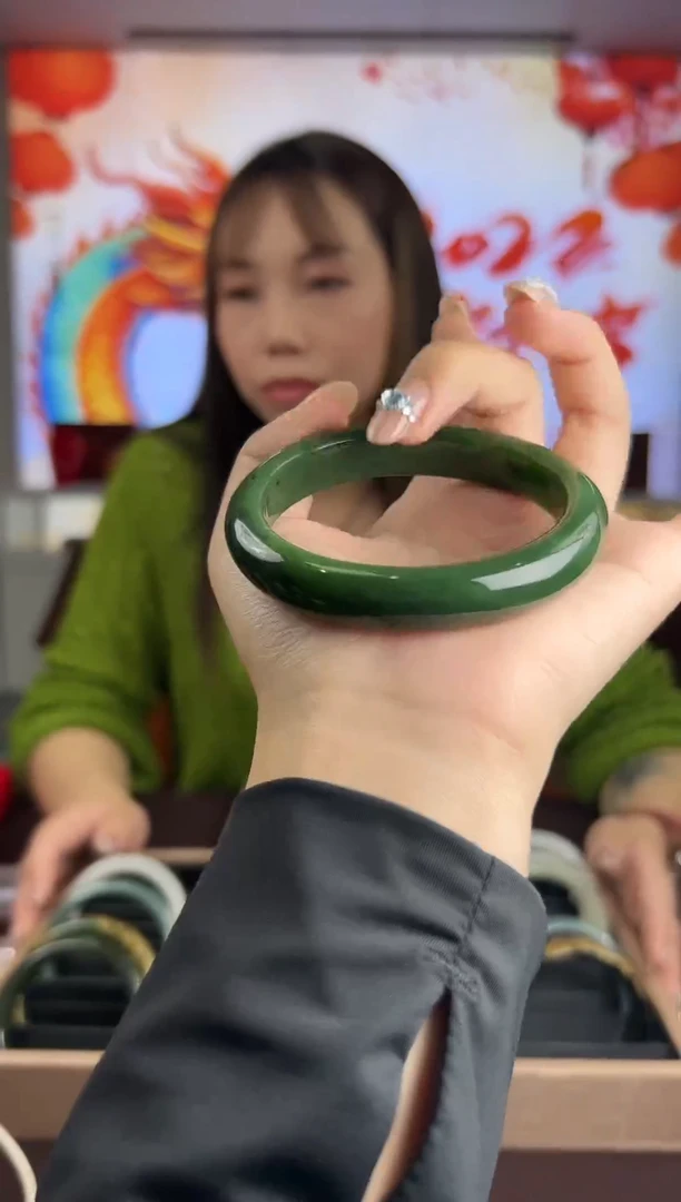 和田玉手镯未镶嵌碧玉手镯