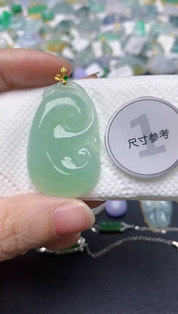 颈饰18K金镶嵌翡翠天然缅甸A货翡翠