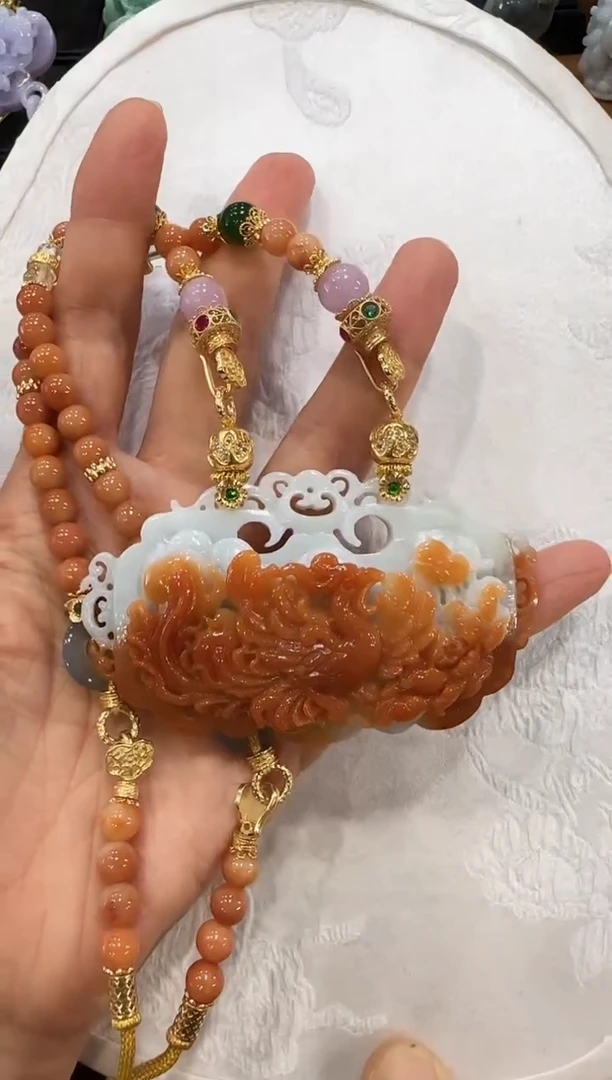 翡翠未镶嵌颈饰国风