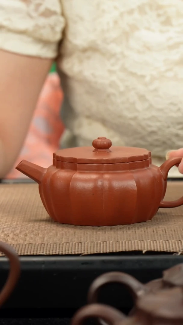 茶壶紫砂生砂朱泥筋纹平盖菱花150
