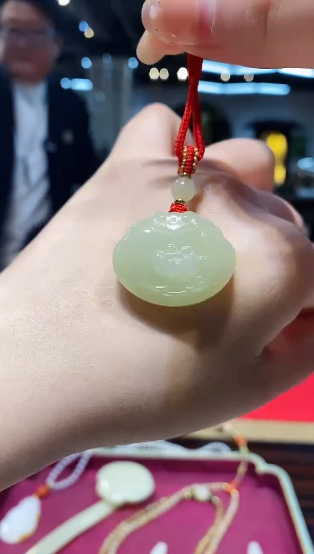 【闪购商品】和田玉挂件未镶嵌甘黄花开富贵长命锁