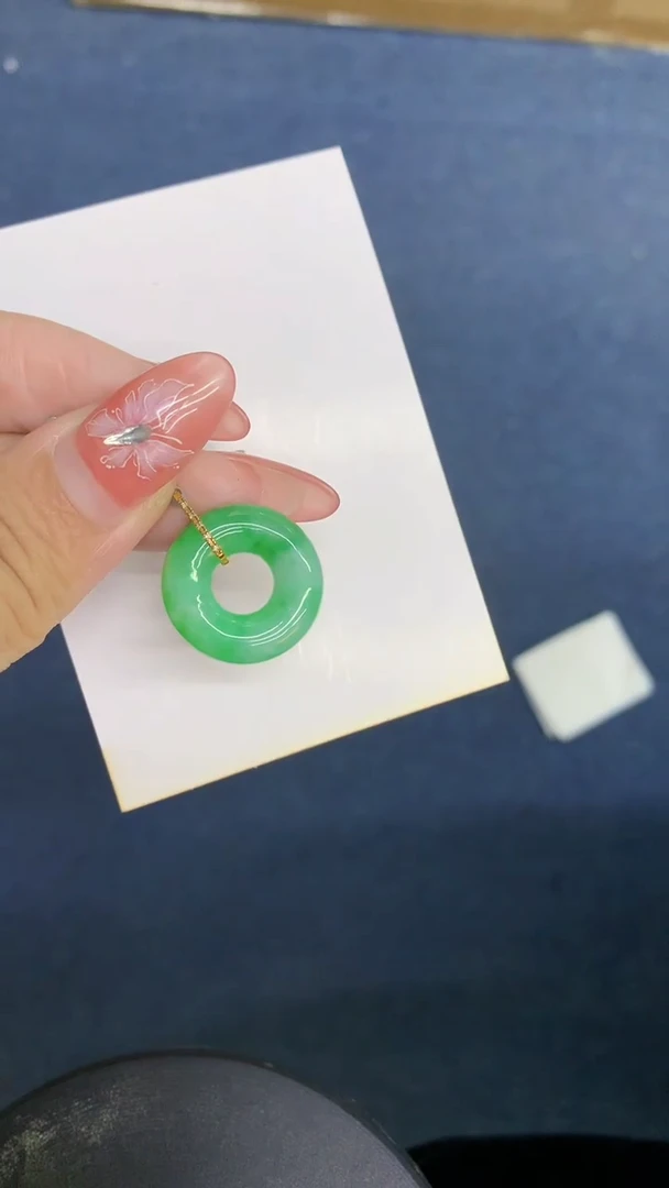 颈饰18K金镶嵌翡翠1