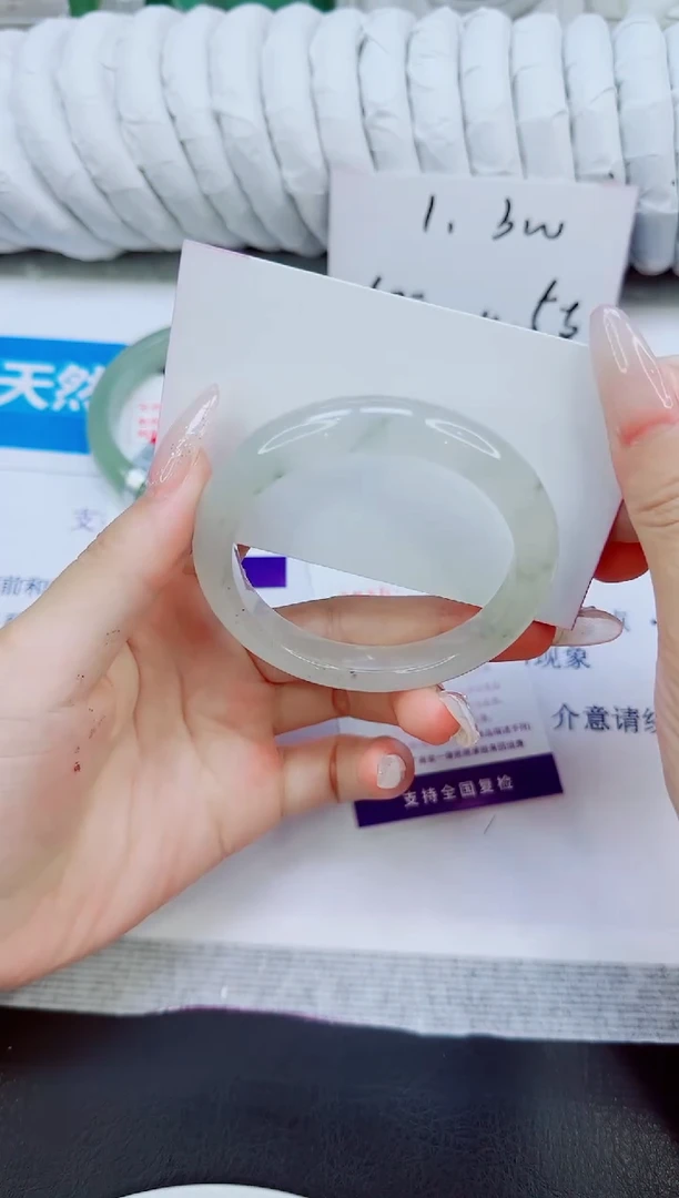 未镶嵌手镯石英质玉76/52.8