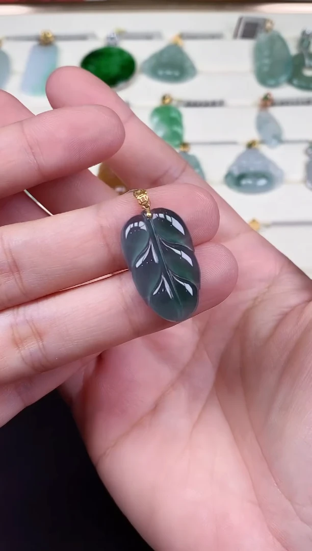 吊坠(不含链)18K金镶嵌翡翠叶子18K金扣镶嵌@@CMT