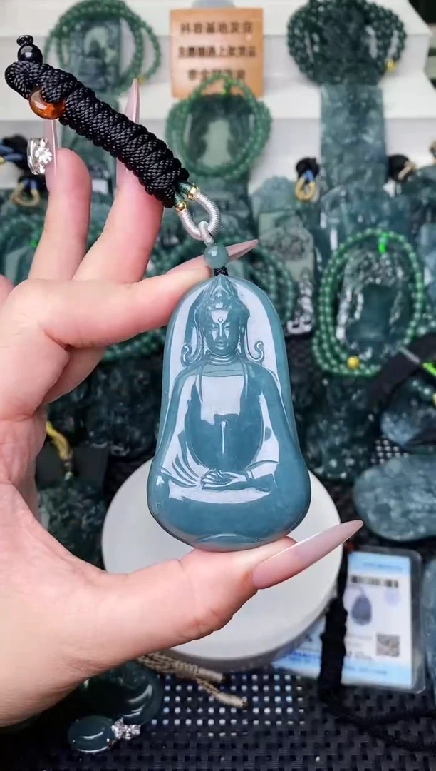 颈饰未镶嵌翡翠