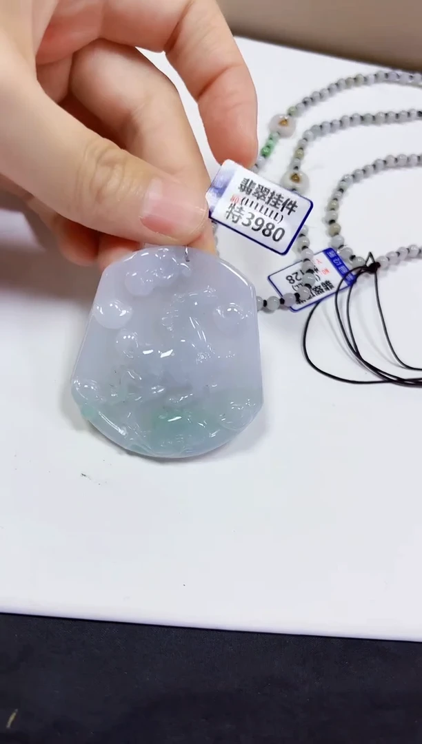 颈饰未镶嵌翡翠马