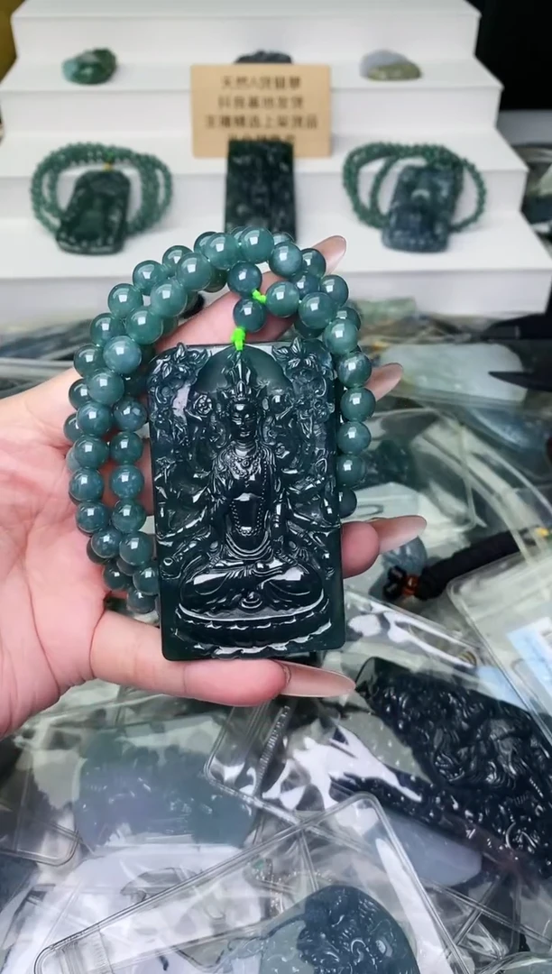 颈饰未镶嵌翡翠