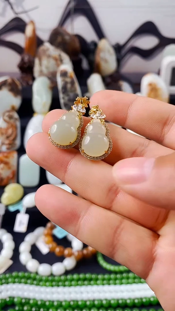 和田玉银S925镶嵌颈饰和田玉葫芦 随机发