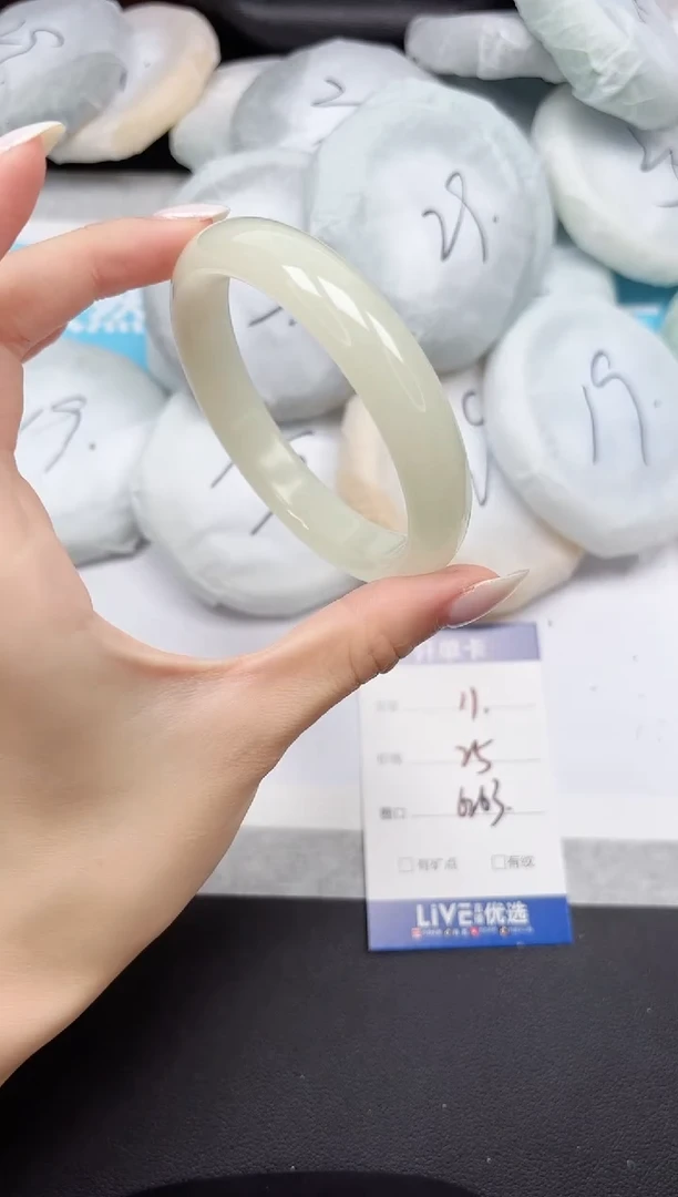 未镶嵌手镯石英质玉11/6263