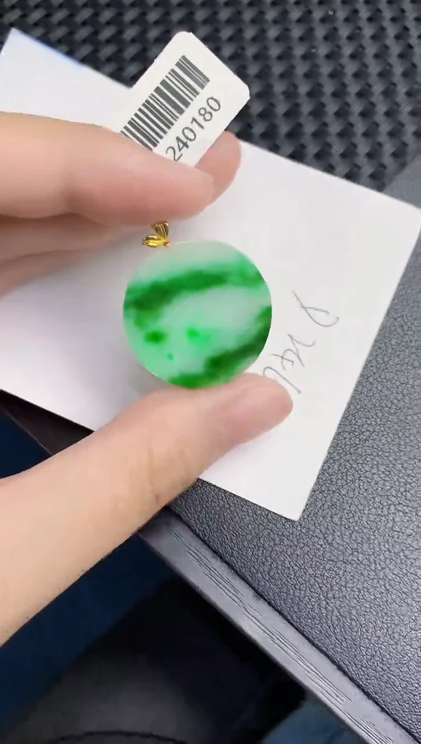 翡翠18K金镶嵌颈饰天然翡翠緬甸A貨