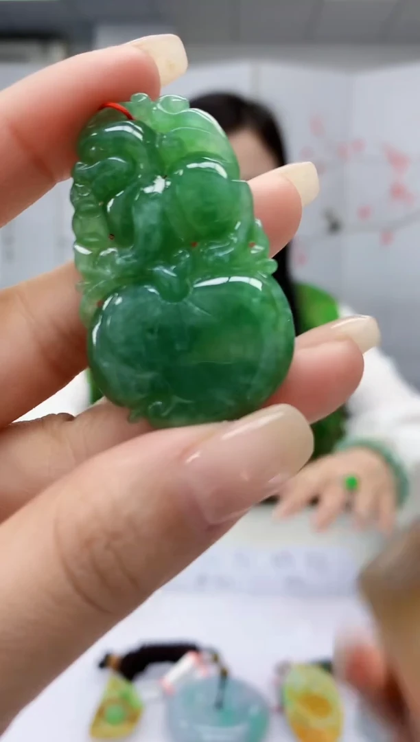 【闪购商品】定制翡翠未镶嵌4852lr-毛货挂件88