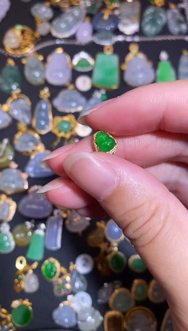 翡翠18K金镶嵌颈饰你****?天然A货翡翠