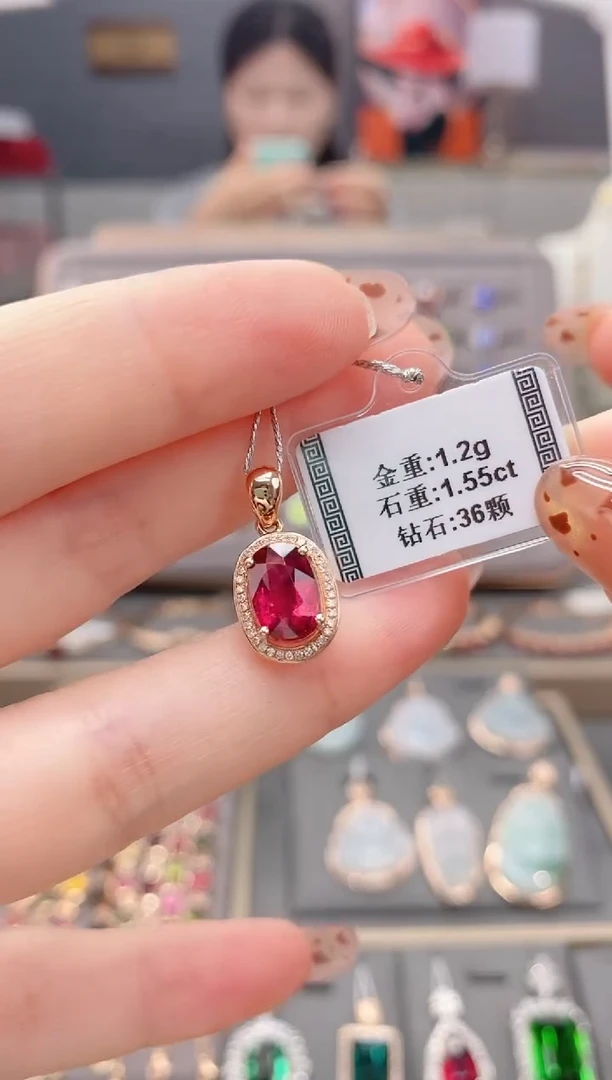 颈饰18K金镶嵌碧玺洁1.55