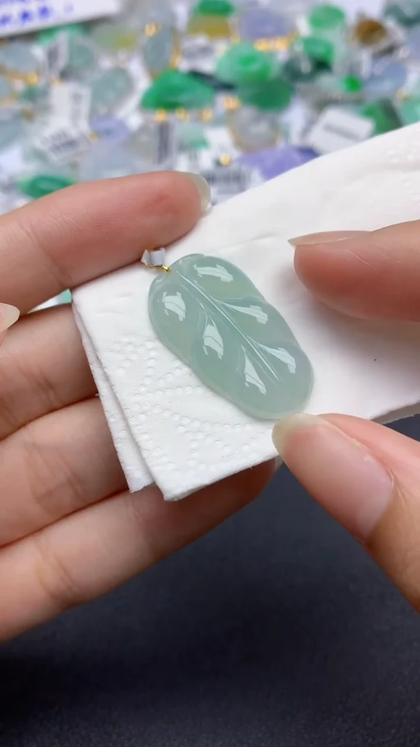 翡翠18K金镶嵌颈饰天然缅甸a货翡翠