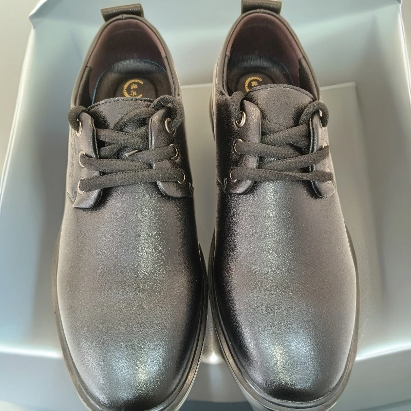 商务休闲防滑压花皮胶粘休闲皮鞋休闲鞋城市机能风道县皮鞋透气