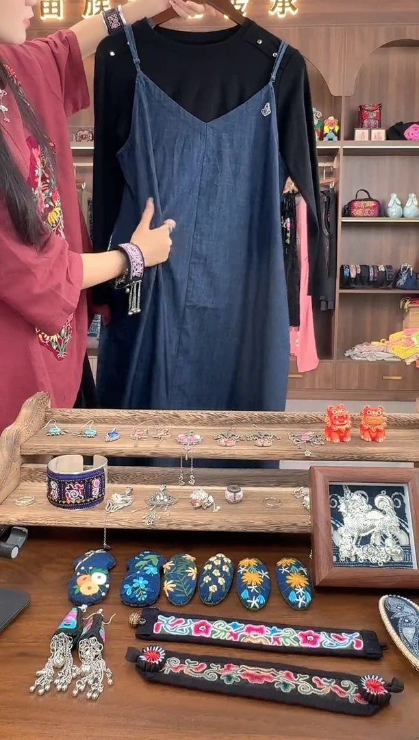 刺绣阿*扶光苗绣传承L5