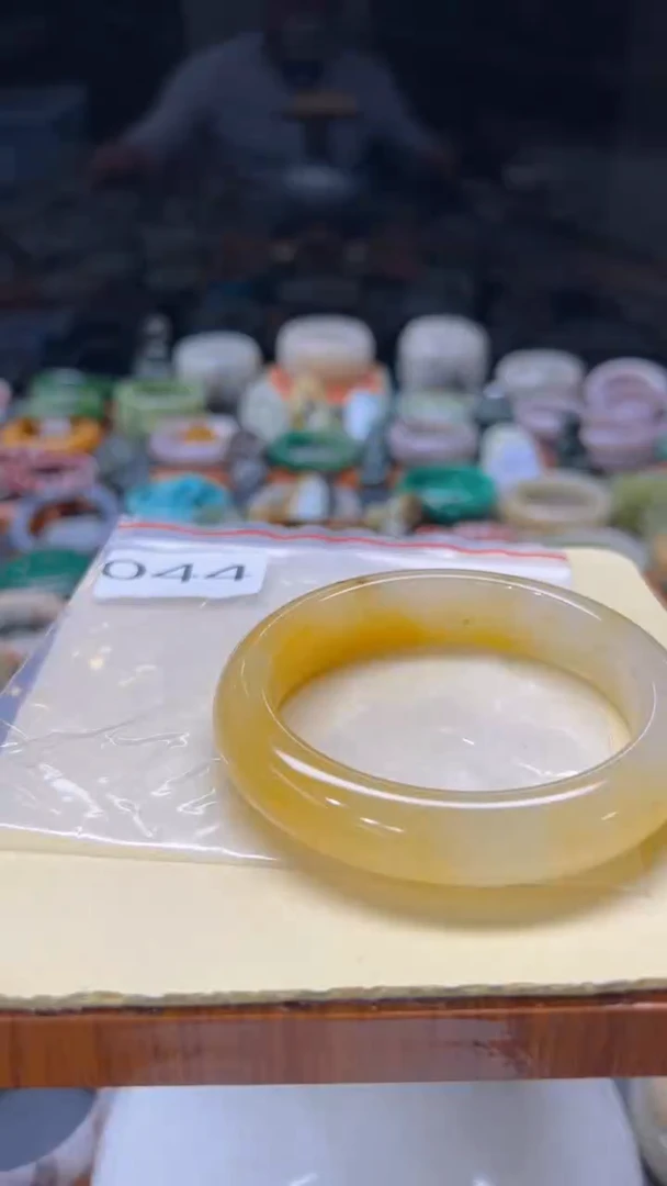 【闪购商品】石英质玉手镯未镶嵌044