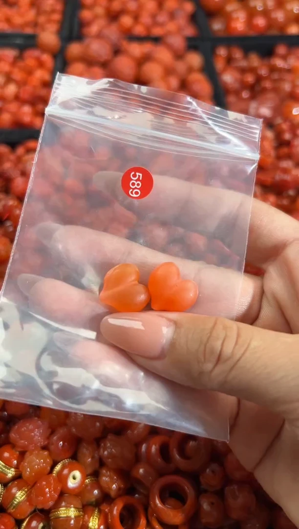 南红玛瑙未镶嵌颈饰1