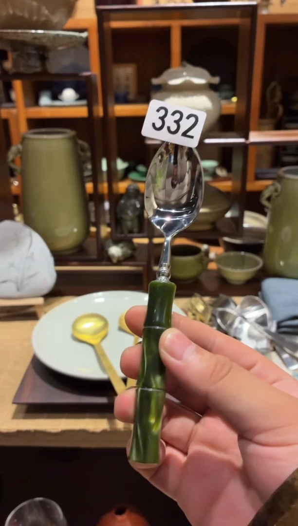瓷片氵332 绿把小勺1个
