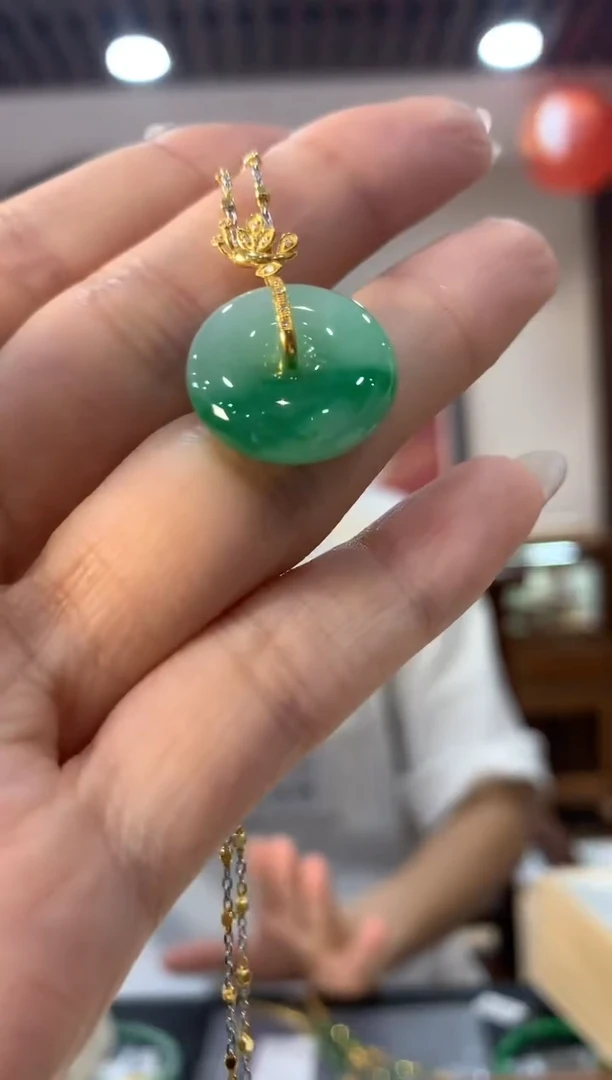 吊坠(不含链)18K金镶嵌翡翠平安扣