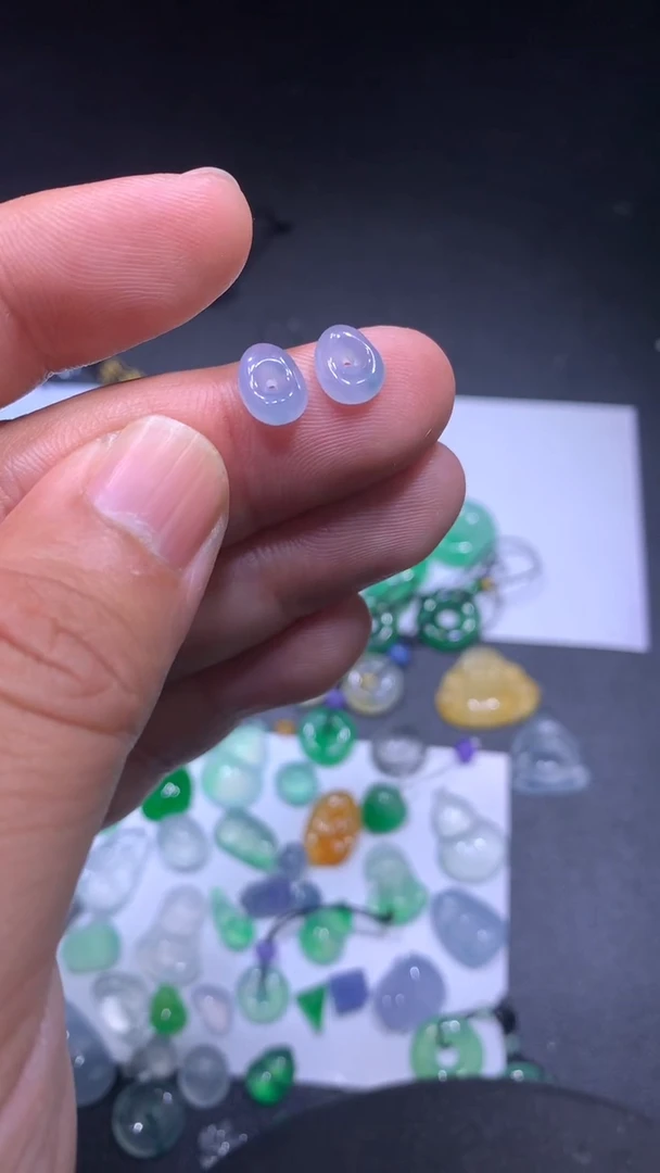 颈饰未镶嵌翡翠方扣一对