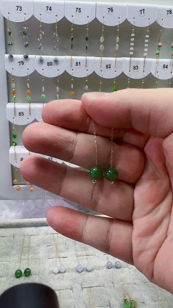 18K金镶嵌翡翠耳饰A货