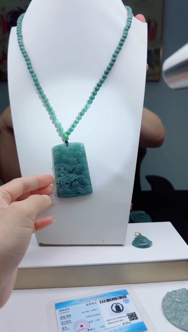 翡翠未镶嵌颈饰1111111