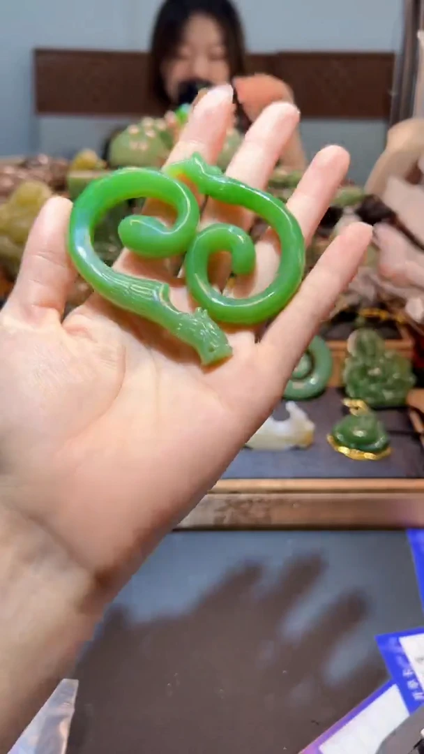 和田玉（碧玉）未镶嵌颈饰1