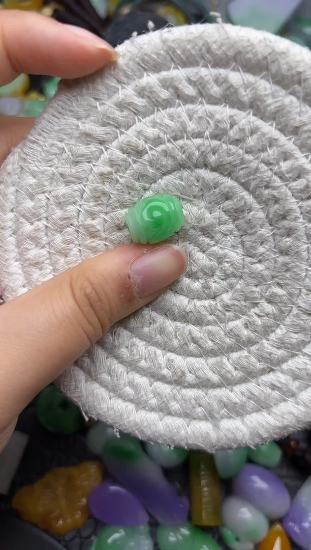 颈饰未镶嵌翡翠缅甸翡翠吊坠