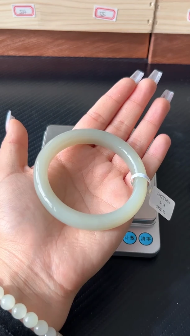 未镶嵌手镯和田玉 且末微色差近矿58 hs