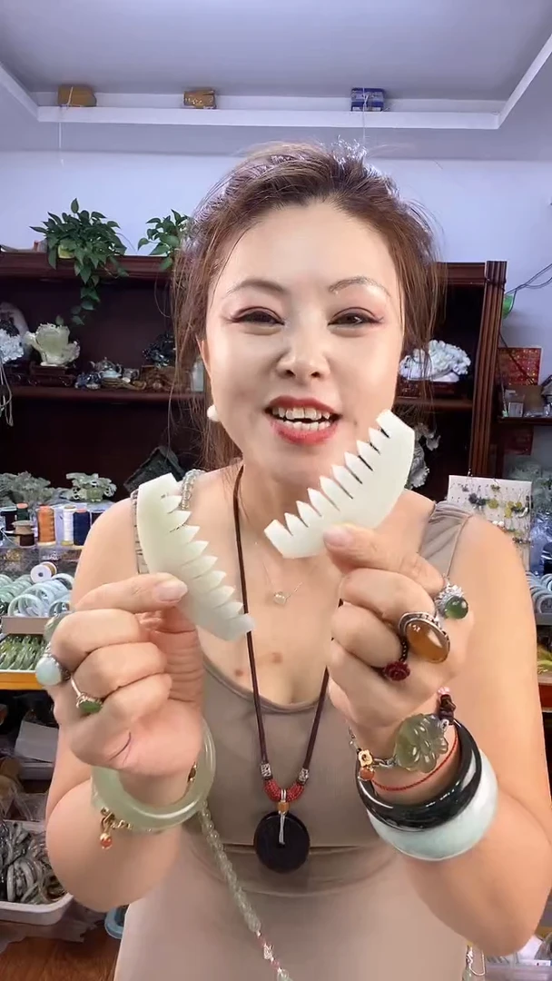 未镶嵌蛇纹石玉梳子多样性发货其中之一