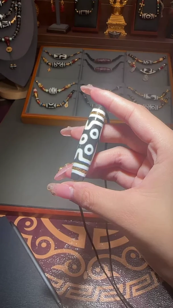 【闪购商品】玛瑙/玉髓颈饰18K金镶嵌上肯黑白七眼锁骨链多样性发一