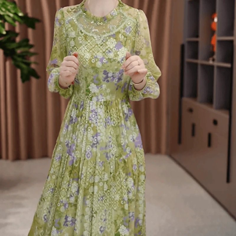 A522【连衣裙】2025早秋新款时尚精致优雅绿色碎花显瘦减龄连衣裙