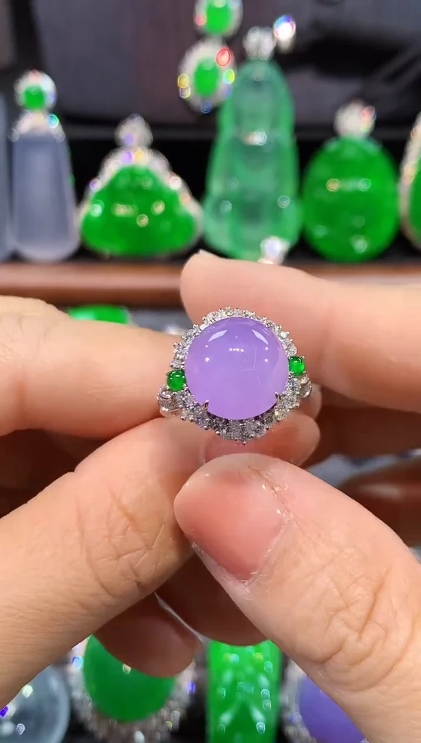 18K金镶嵌戒指翡翠戒指