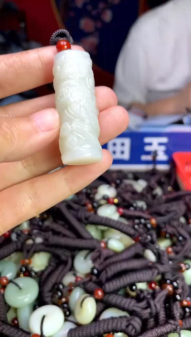 未镶嵌和田玉挂件1