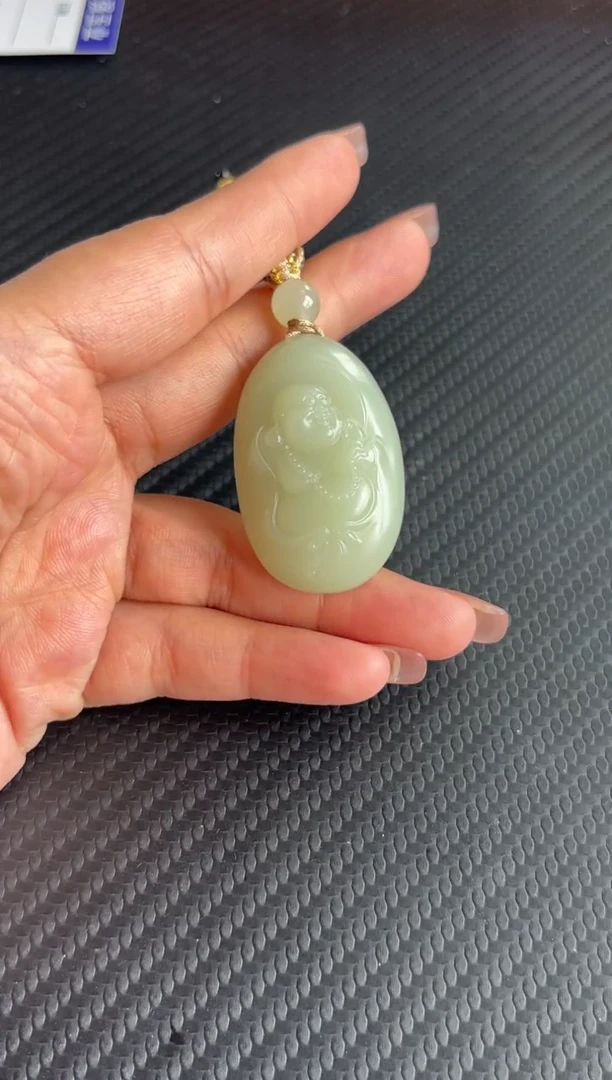和田玉未镶嵌吊坠(赠链)且末微色差迪克兰一细
