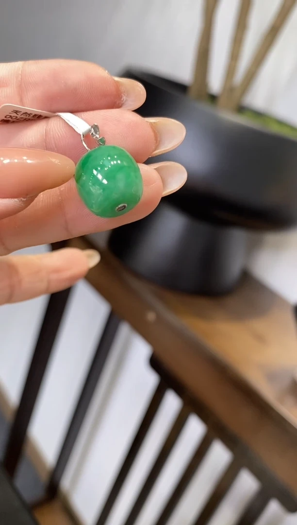 吊坠(不含链)18K金镶嵌翡翠路路通