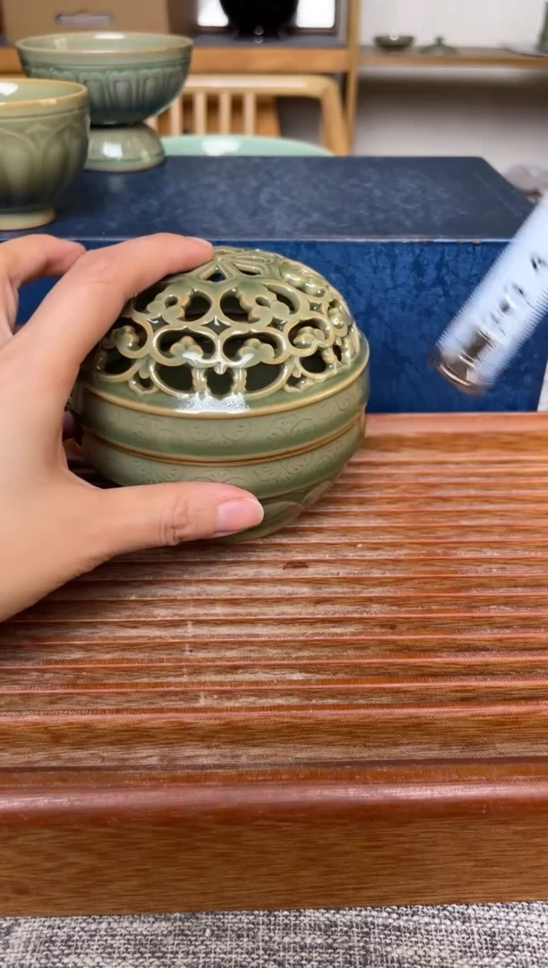 瓷器仰山 纯手工橄榄绿镂空香薰炉