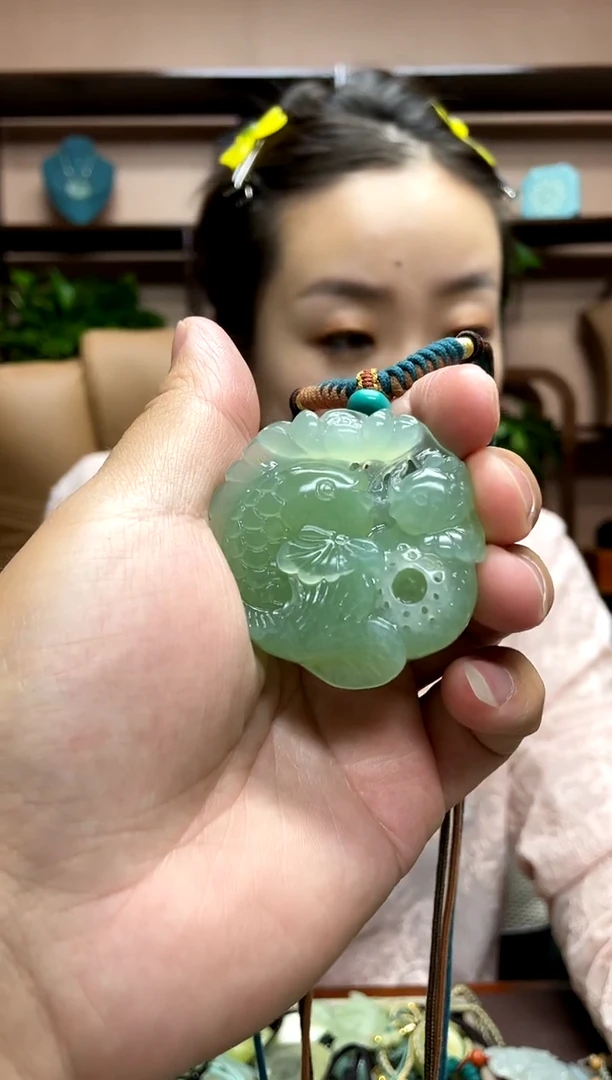 岫玉未镶嵌吊坠·