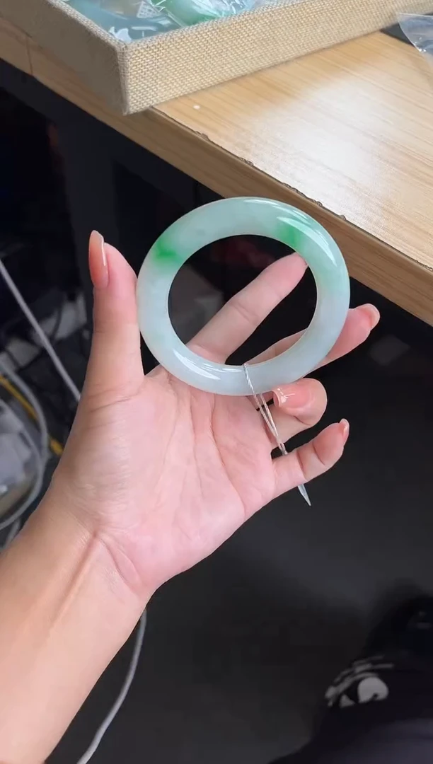 未镶嵌手镯翡翠手镯