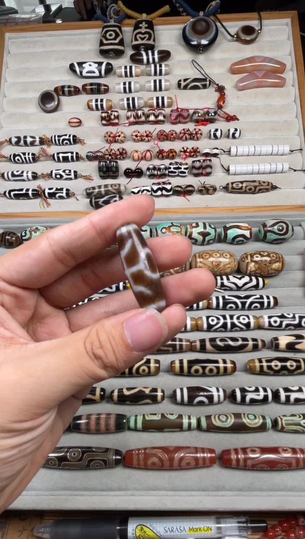 玛瑙/玉髓裸珠贵人图腾天珠