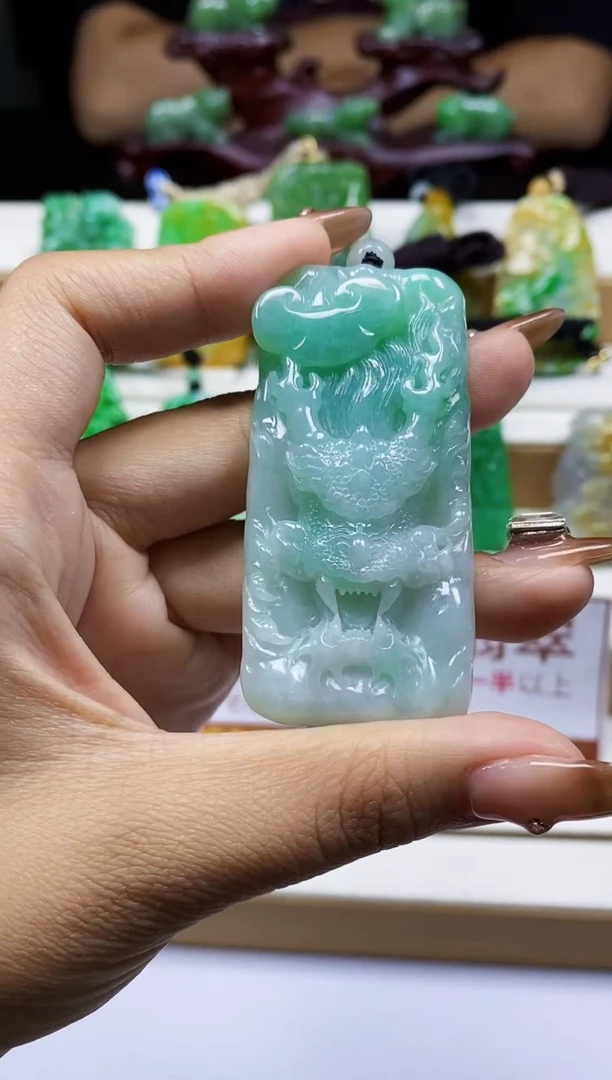 颈饰未镶嵌翡翠1
